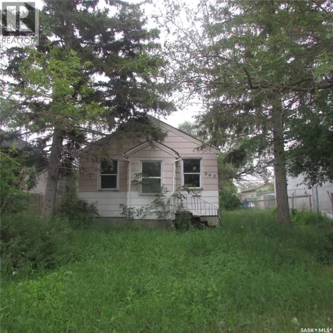 943 Athol STREET, Regina, Saskatchewan S4T3B8