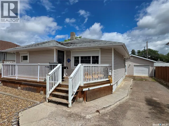 227 10th AVENUE NW, Swift Current, Saskatchewan S9H1B4