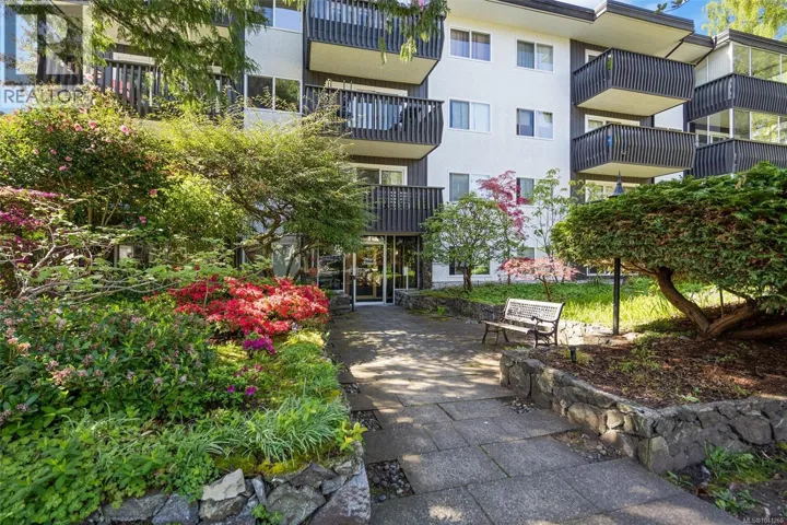 204 1035 McClure St, Victoria, British Columbia V8V3G1