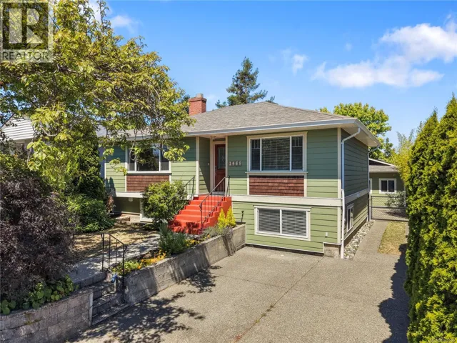 1468 Stroud Rd, Victoria, British Columbia V8T2K9