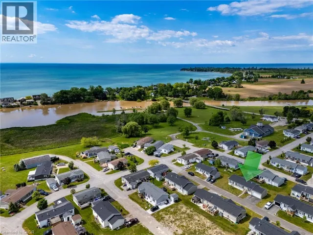 11 HICKORY HOLLOW, Nanticoke, Ontario N0A1P0