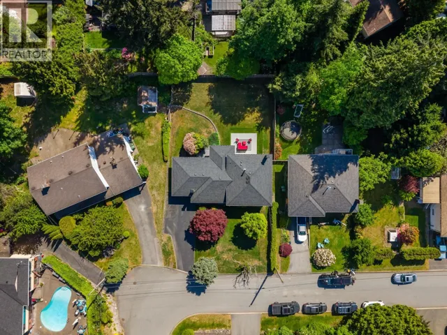 1256 EASTVIEW ROAD, North Vancouver, British Columbia V7J1L6