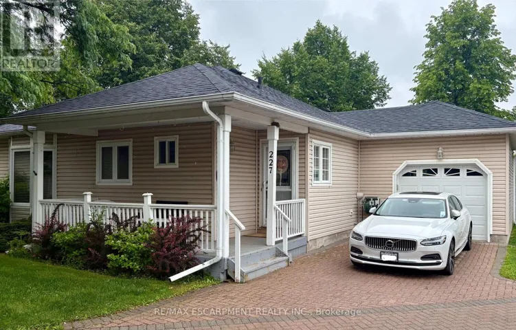 227 SILVERBIRCH BOULEVARD, Hamilton, Ontario L0R1W0