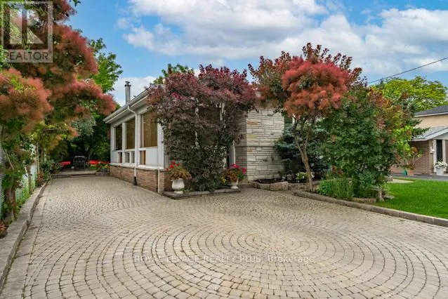 87 HULLMAR DRIVE, Toronto (Black Creek), Ontario M3N2E2