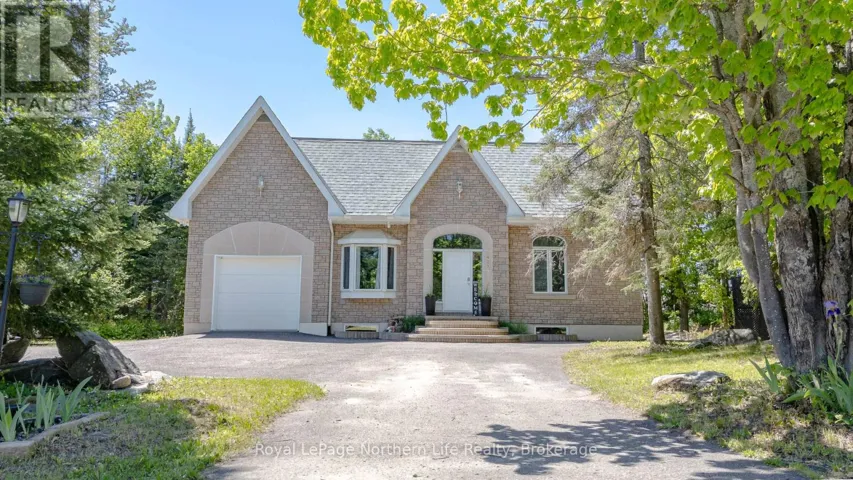 421 COLLINS DRIVE, North Bay (Airport), Ontario P1B8G3