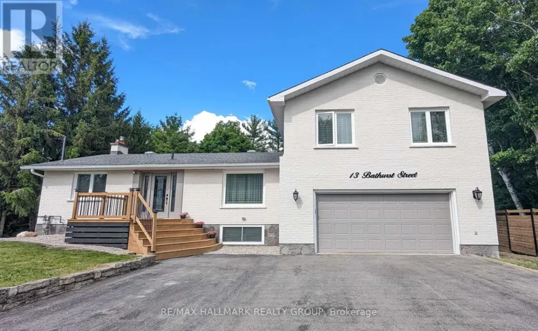 13 BATHURST STREET, Ottawa, Ontario K2W1A7