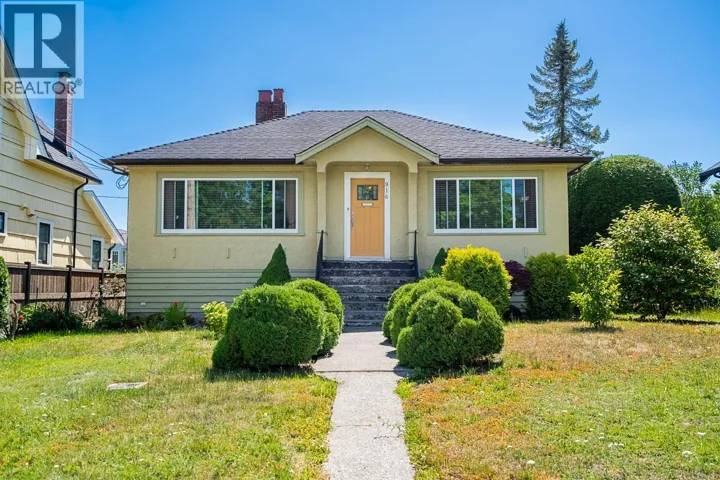 916 THIRTEENTH STREET, New Westminster, British Columbia V3M4N1