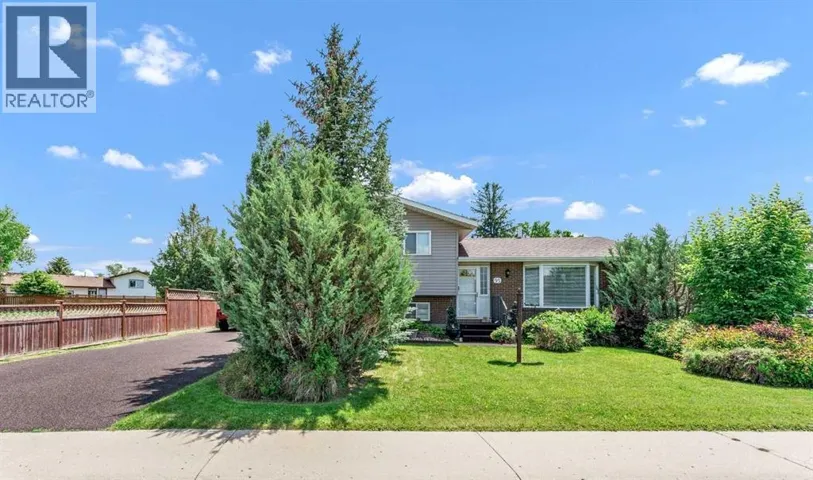 95 Rossdale Way SE, Medicine Hat, Alberta T1B1Y5