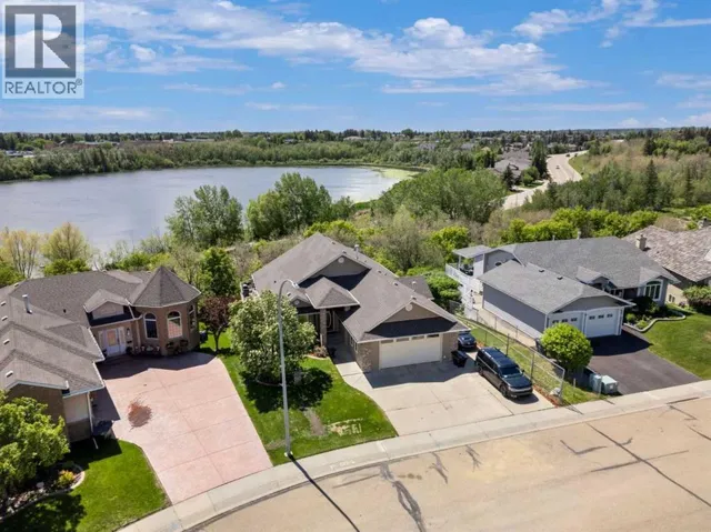 32 Lakes Close, Lacombe, Alberta T4L1S4