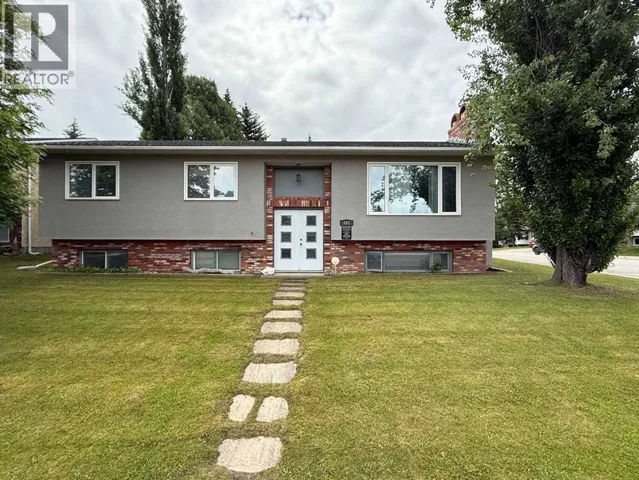 481 Mountain Street, Hinton, Alberta T7V1J9