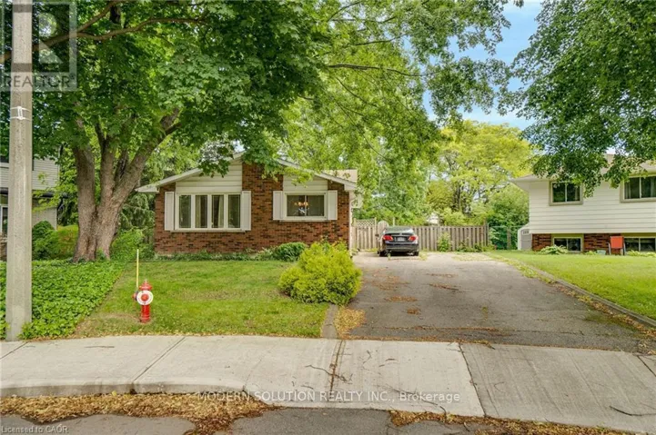 108 FASSETT COURT, Hamilton (Rolston), Ontario L9G4E7