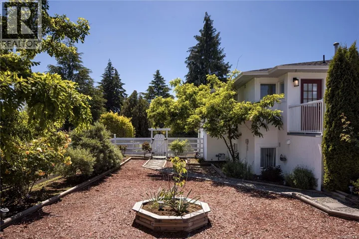 1843 Feltham Rd, Saanich, British Columbia V8N2A4