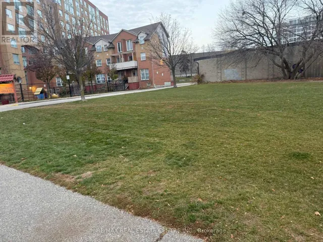 W/S KEELE ST, Toronto (Brookhaven-Amesbury), Ontario M6N3E9