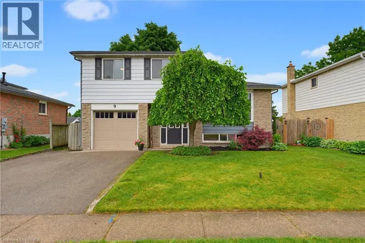 9 LARKSPUR Lane, Paris, Ontario N3L3P2