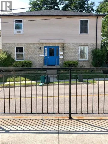 52 WELLINGTON Street Unit# 3, Cambridge, Ontario N1R3Y7