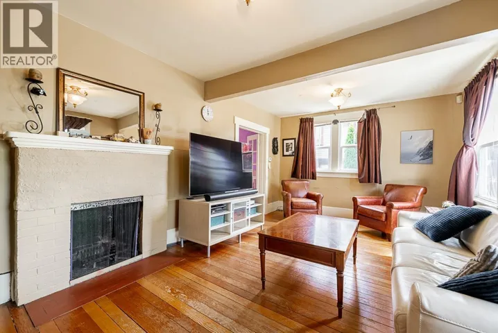 264 W QUEENS ROAD, North Vancouver, British Columbia V7N2K5