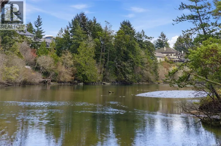 107 Parsons Rd, View Royal, British Columbia V9B3J8