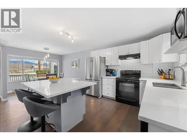 482 Snowsell Street N, Kelowna, British Columbia V1V2C7
