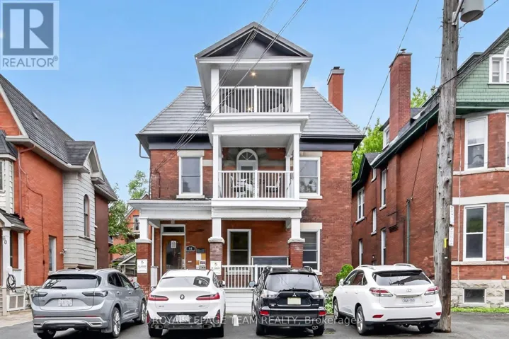 64 DELAWARE AVENUE, Ottawa, Ontario K2P0Z3
