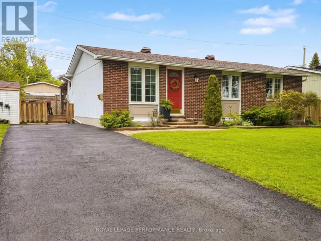 1497 BLACKHEATH STREET, Ottawa, Ontario K1E1K6