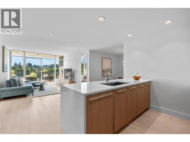 404 1210 E 27TH STREET, North Vancouver, British Columbia V7J0C5