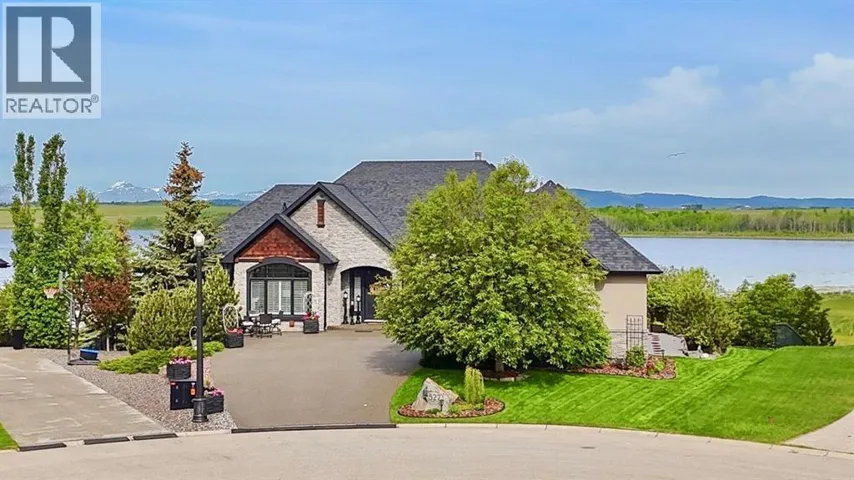 527 Montclair Place, Rural Rocky View County, Alberta T4C1A8