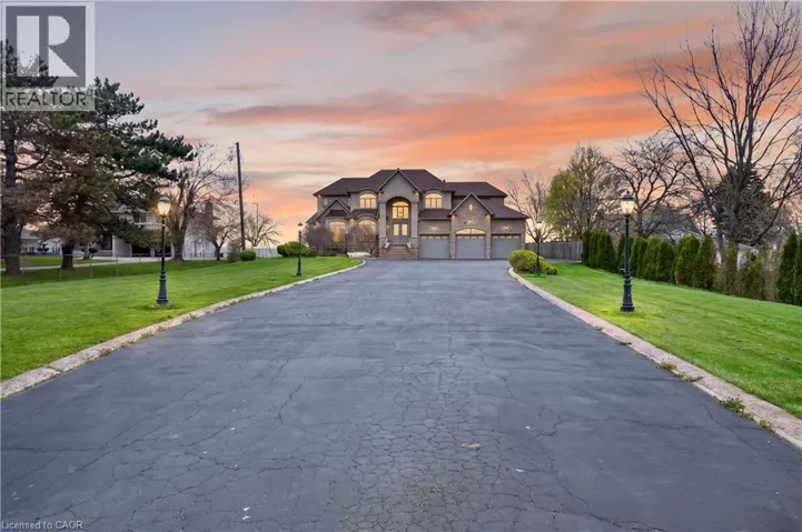 803 RIDGE Road, Hamilton, Ontario L8J2Y3