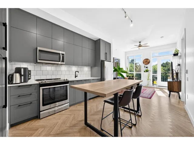 407 10168 149 STREET, Surrey, British Columbia V3R0E9