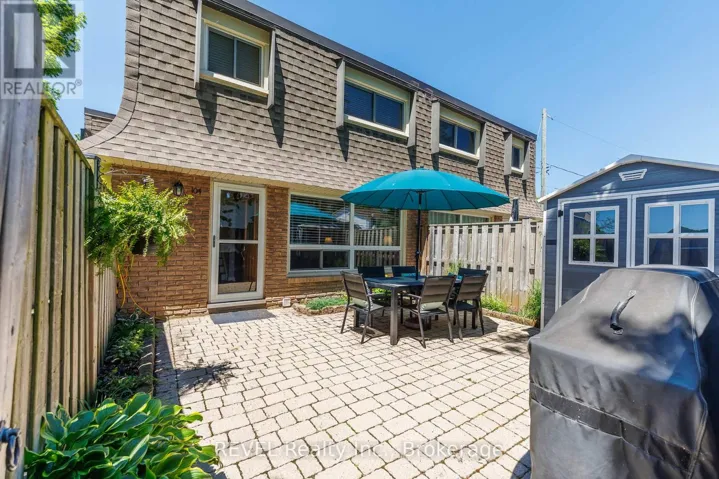 104 - 5 WOODLAWN COURT, Grimsby (Grimsby Beach), Ontario L3M3T4