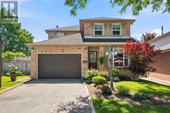 689 PASCOE COURT, Oshawa (Pinecrest), Ontario L1K1S9