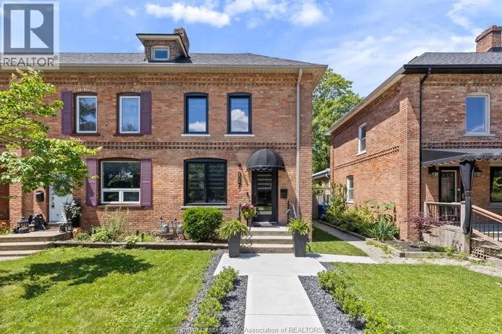 887 MONMOUTH, Windsor, Ontario N8Y3L5