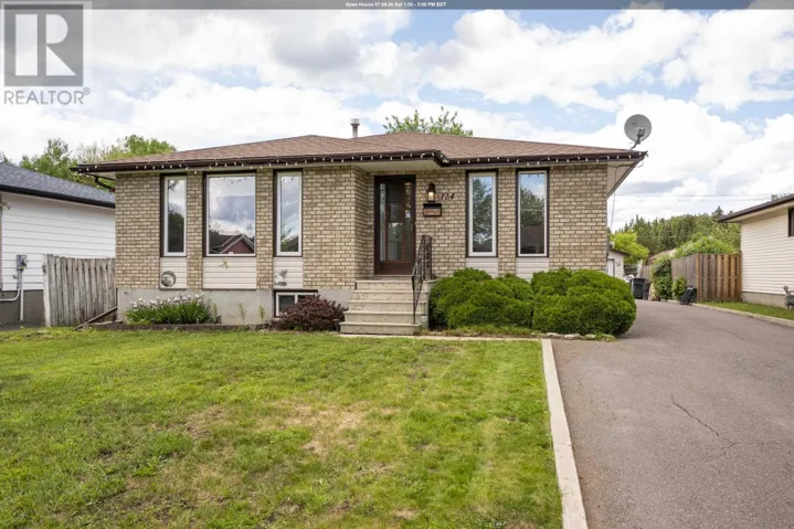 124 Welland ST, Thunder Bay, Ontario P7A7T6