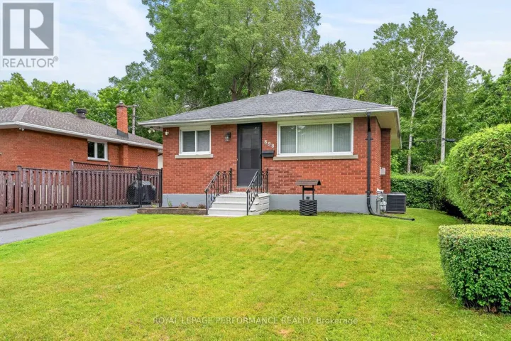 898 CHARLESWOOD AVENUE, Ottawa, Ontario K1K0W3
