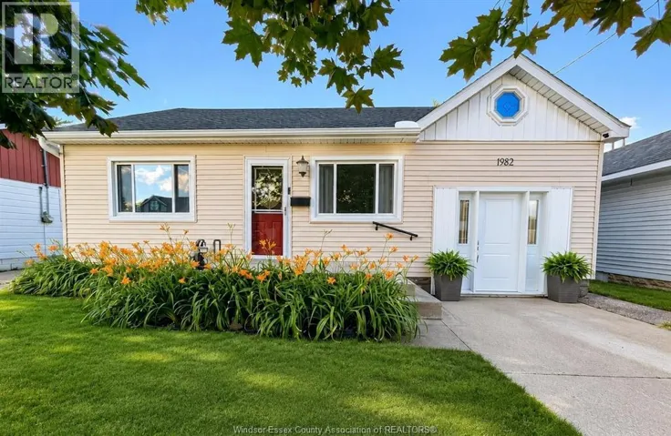 1982 WESTMINSTER, Windsor, Ontario N8T1X6