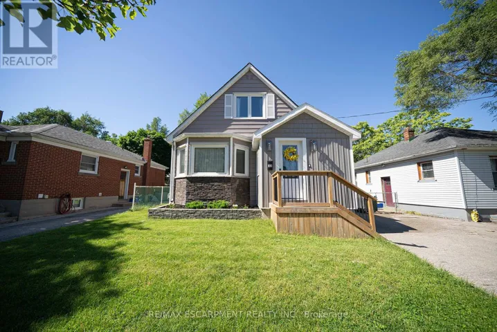 32 ELMWOOD AVENUE, Brantford, Ontario N3R2J8