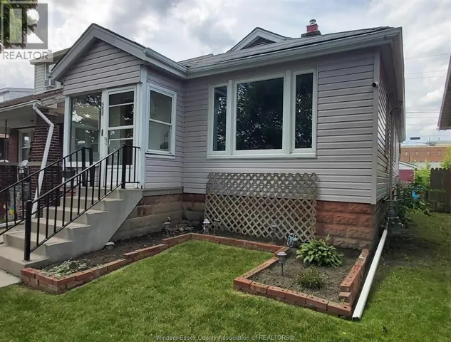 588 IRVINE AVENUE, Windsor, Ontario N8X2T2