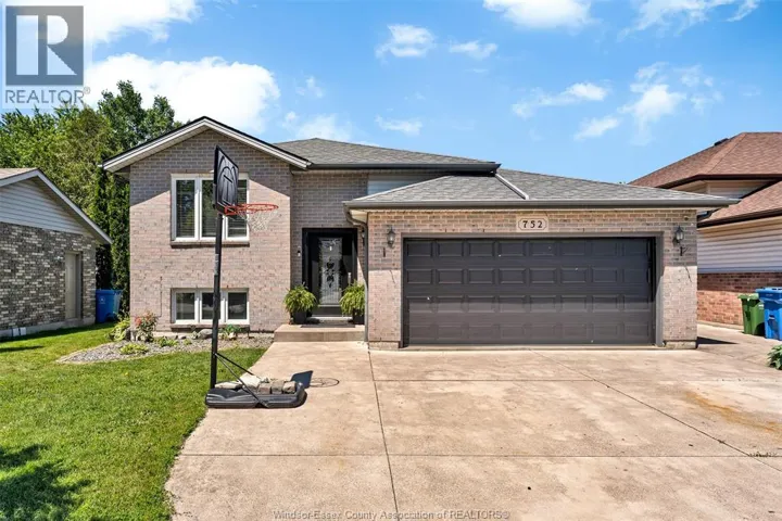 752 HELENA CRESCENT, Belle River, Ontario N8L0L1