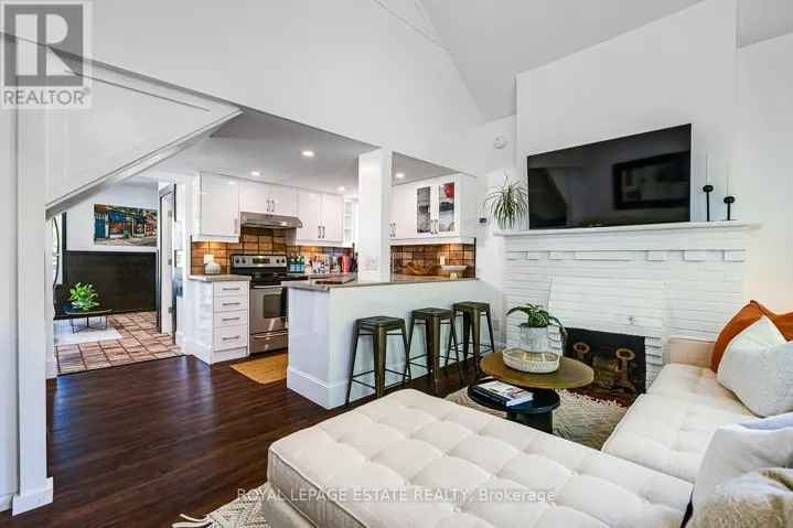 215 PICKERING STREET, Toronto (East End-Danforth), Ontario M4E3J9