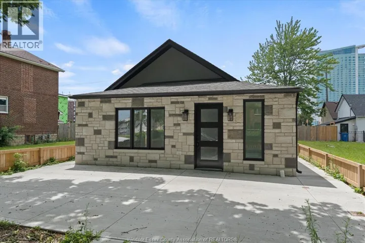 229 Aylmer, Windsor, Ontario N9A1T1