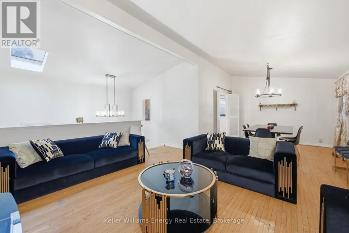 42 OAKLEY BOULEVARD, Toronto (Bendale), Ontario M1P3P4