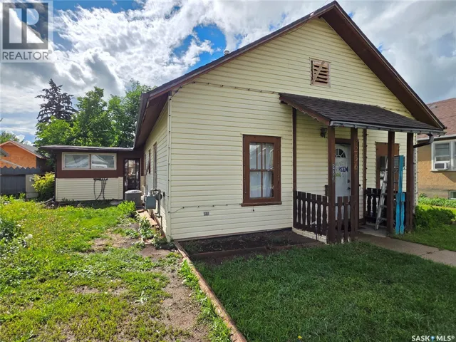 236 6th AVENUE NE, Swift Current, Saskatchewan S9H2M2