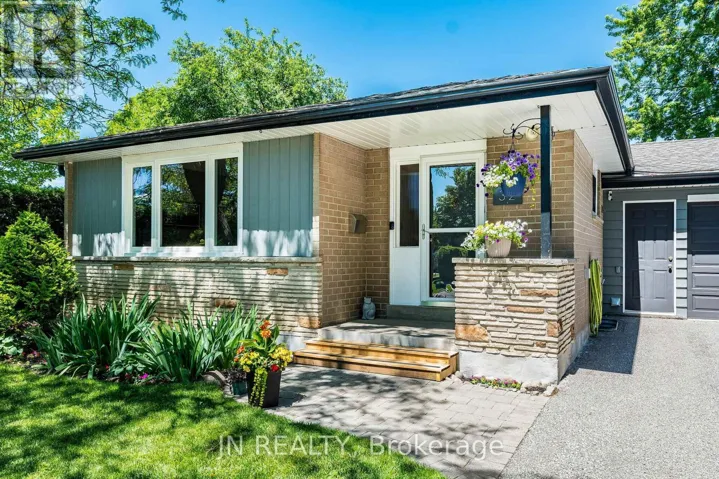 32 BARKWOOD COURT, Brampton (Madoc), Ontario L6V2C3