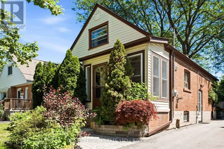 121 PRESLEY AVENUE, Toronto (Clairlea-Birchmount), Ontario M1L3P9