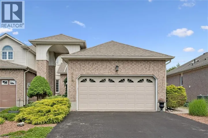 658 ELLESMERE Court, Waterloo, Ontario N2V2H4