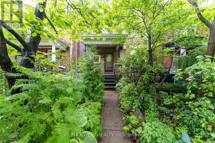 101 GRENADIER ROAD, Toronto (Roncesvalles), Ontario M6R1R1