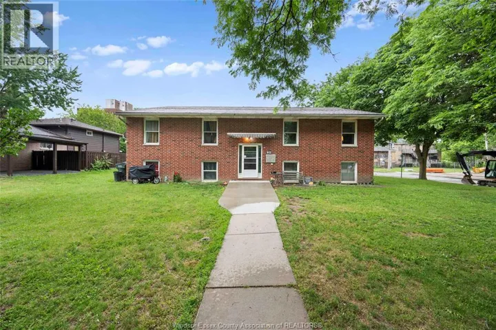 915 LENA, Windsor, Ontario N9C3K1