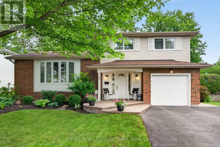 19 WOODHILL CRESCENT, Ottawa, Ontario K1B3B7