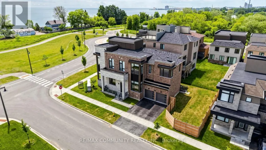 2 CRYDERMAN LANE, Clarington (Bowmanville), Ontario L1C1Z8