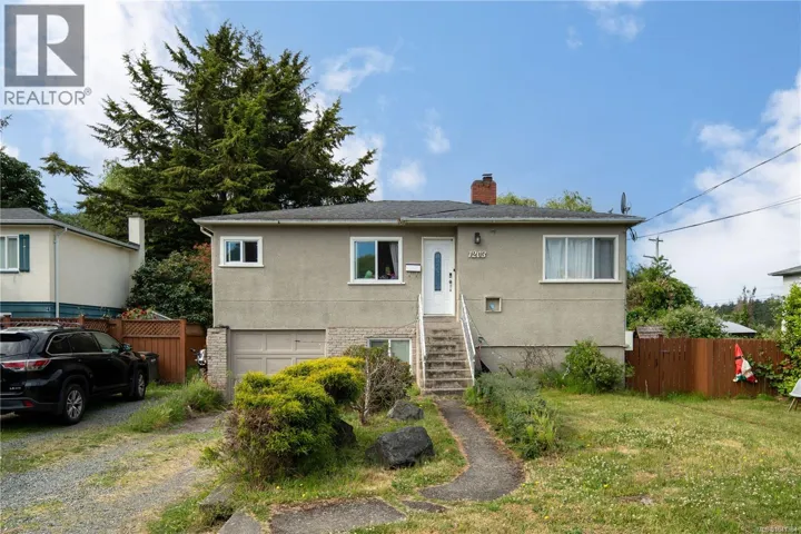 1203 Pearce Cres, Saanich, British Columbia V8X3S8