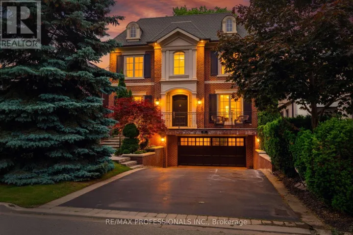77 HALIBURTON AVENUE, Toronto (Princess-Rosethorn), Ontario M9B4Y6